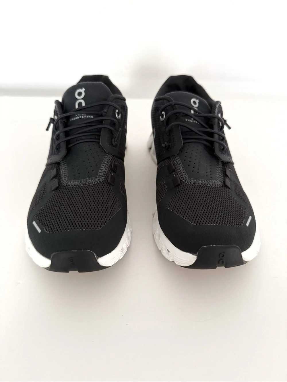 ON RUNNING BLACK WHITE CLOUD 5 ELASTIC LACES SNEAKERS SHOES